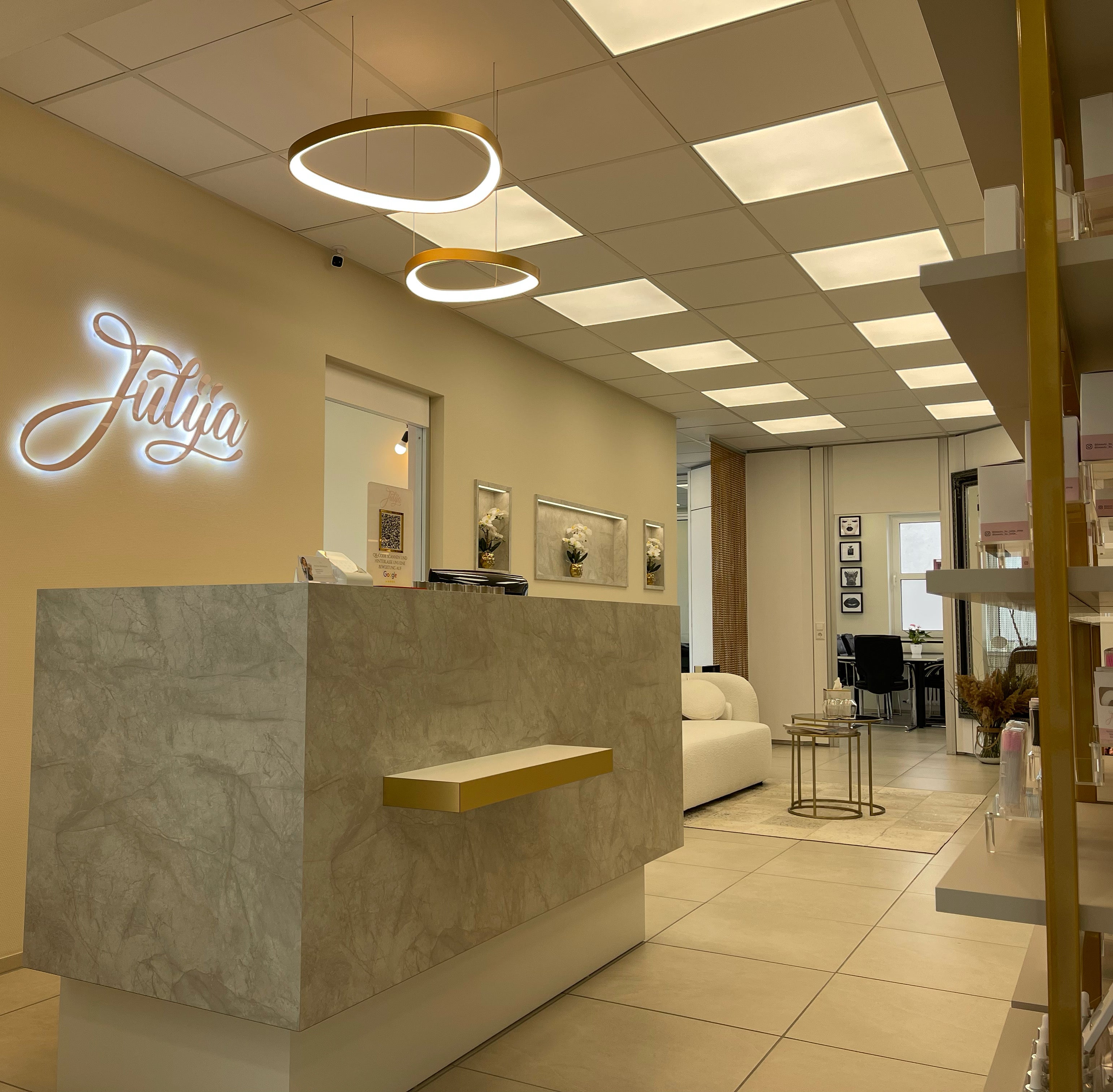 Black Friday Spezial: Wimpernverlängerung Masterclass Gruppenschulung 1:1 Technik & Volumen in Stuttgart